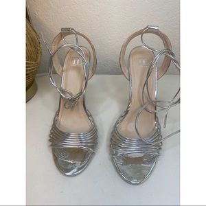 Strapped heels sandals